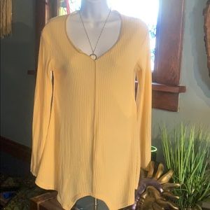 LONG SLEEVE YELLOW LIGHT WEIGHT SWEATER